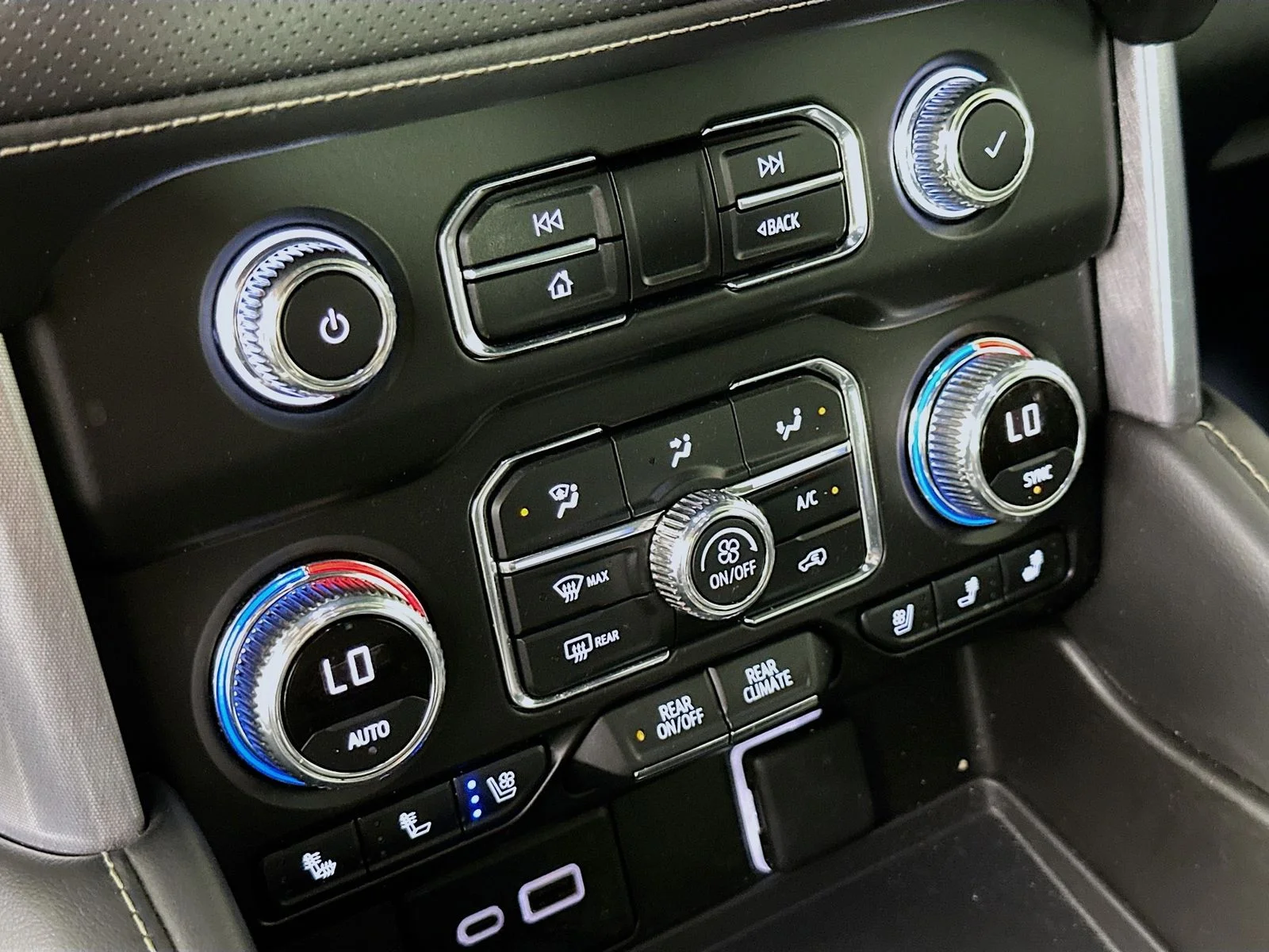 Used 2023 Onyx Black GMC SLT image 16