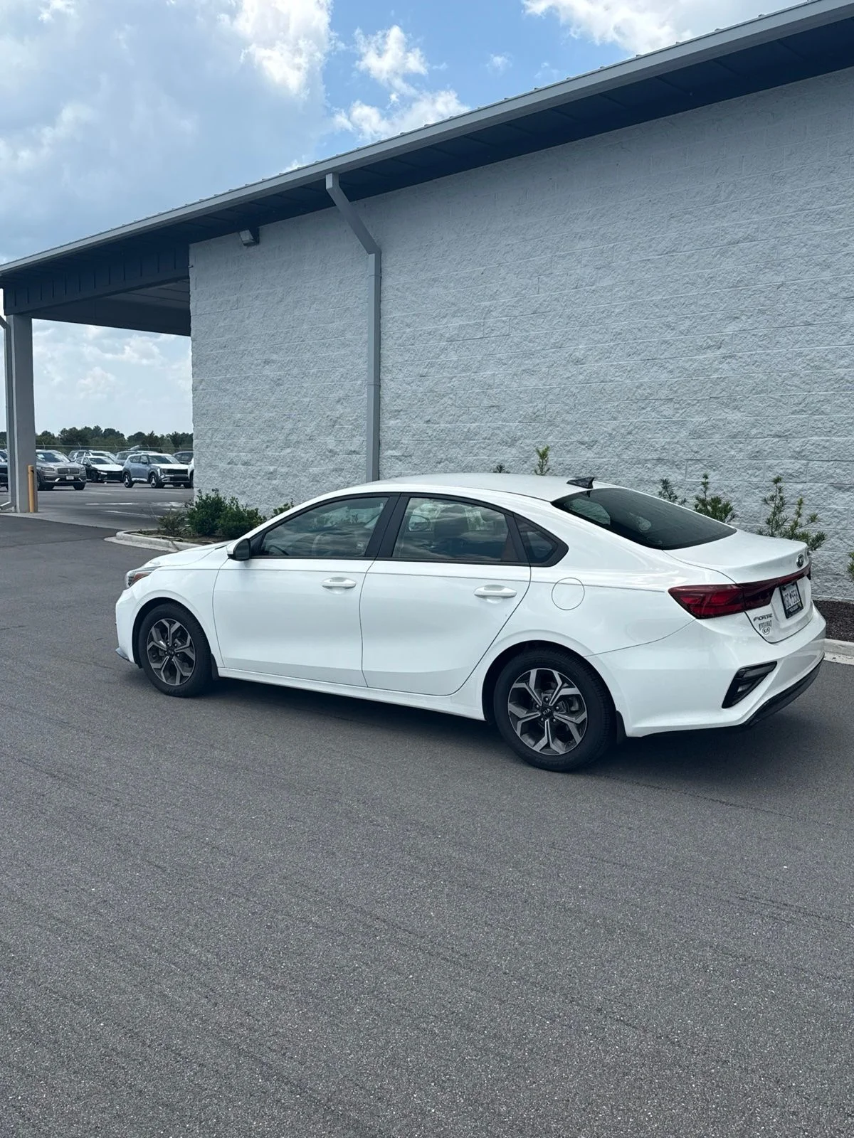 Used 2020 Clear White Kia LXS image 7