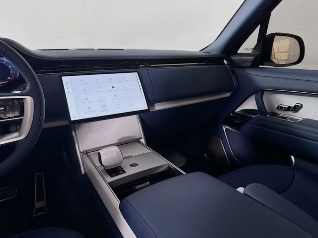 New 2026 Ostuni Pearl Wht Prem Met Land Rover SV image 26