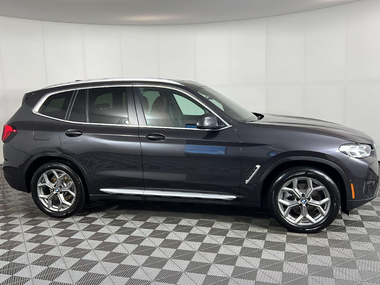Used 2023 Dark Graphite Metallic BMW xDrive30i image 3