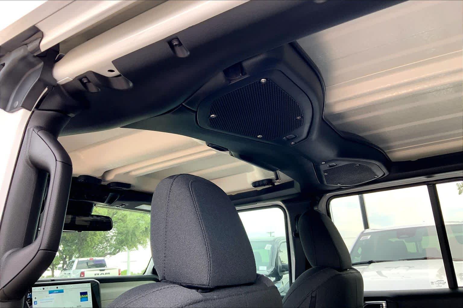 New 2026 Bright White Clear-Coat Exterior Paint Jeep Sport S image 16