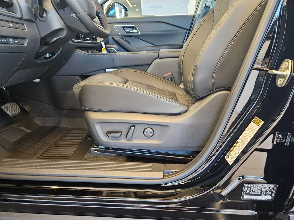 New 2026 Super Black Nissan Platinum image 15