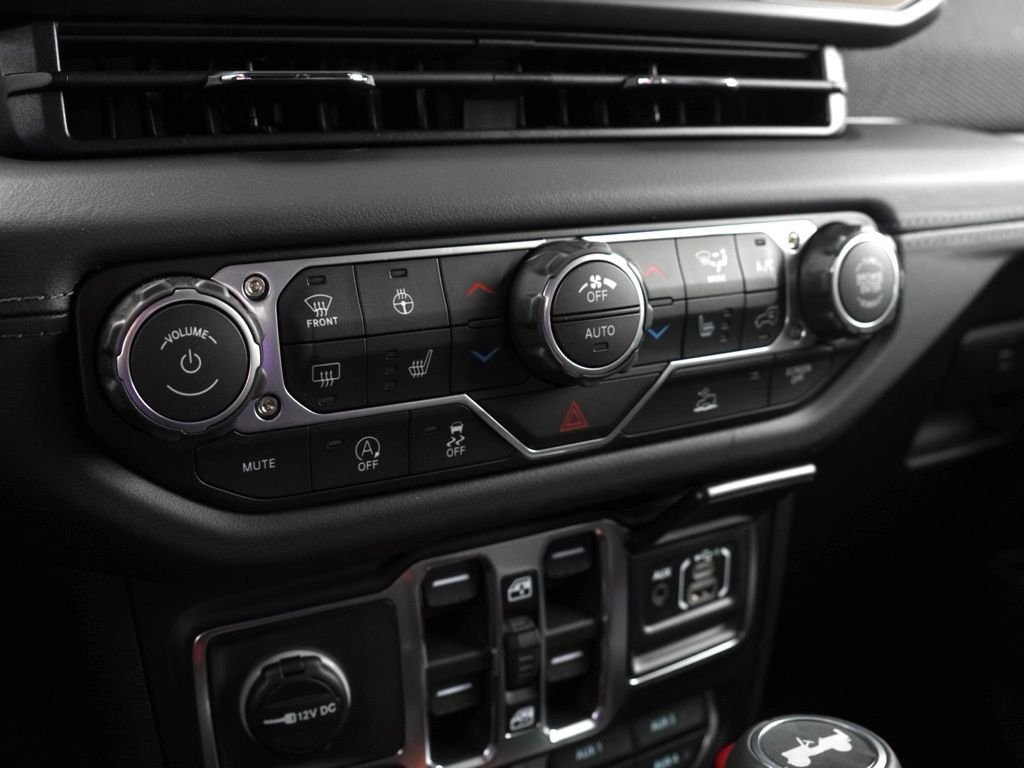 New 2026 Black Clear-Coat Exterior Paint Jeep Rubicon image 14