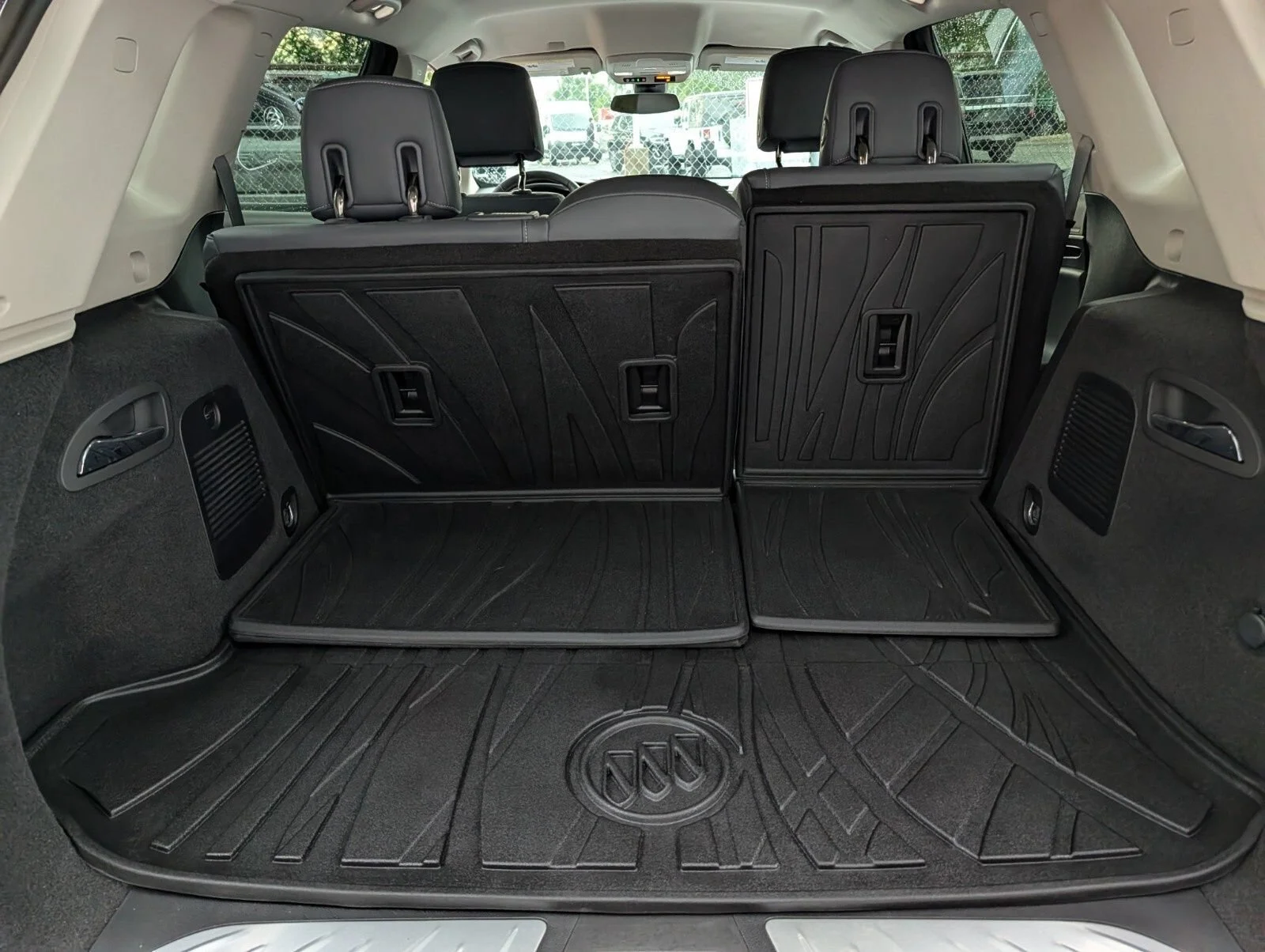 Used 2020 EBONY TWILIGHT METALLIC Buick Premium image 22