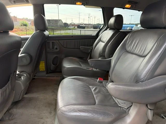 Used 2008 White Toyota XLE image 10