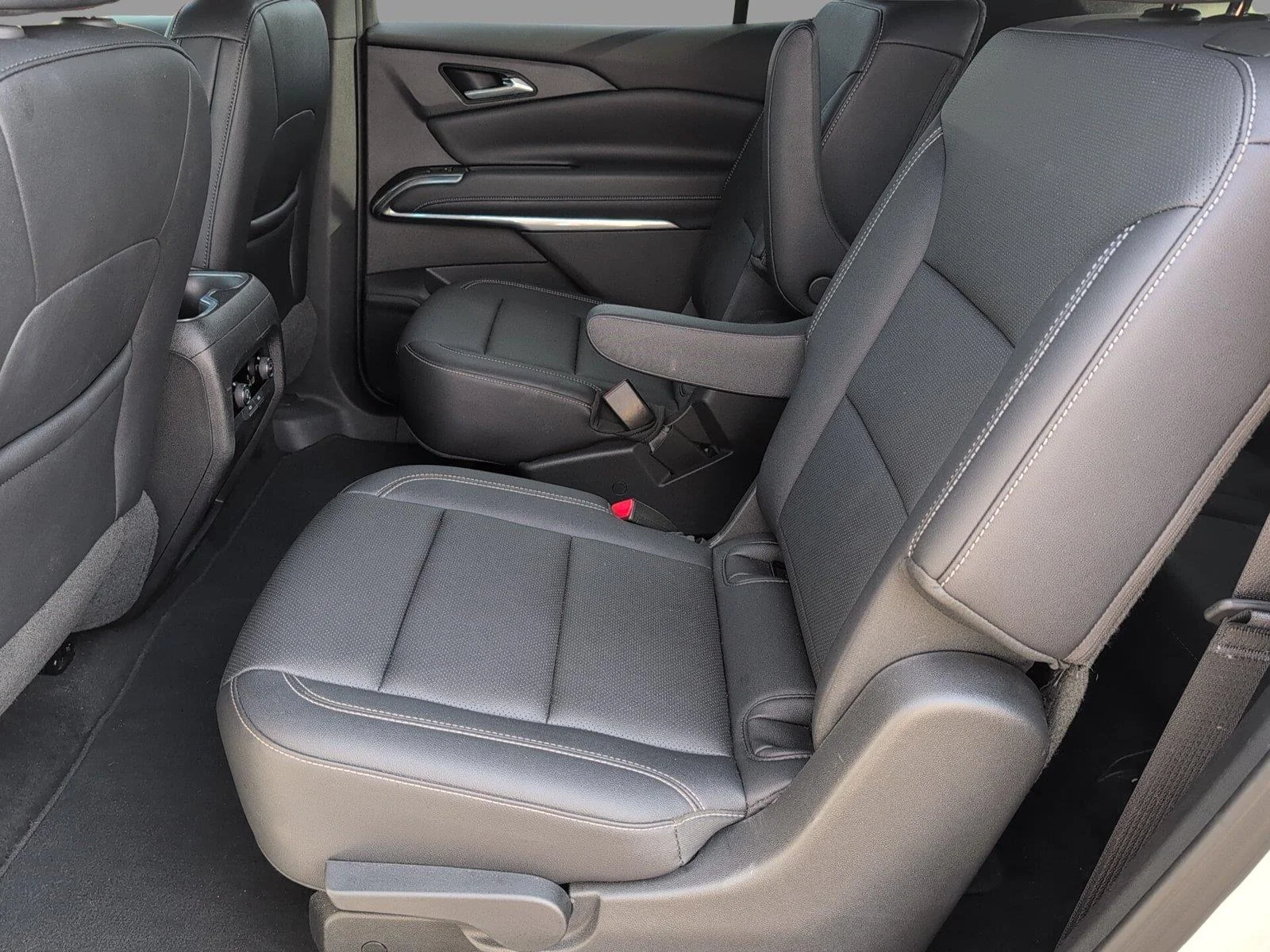 Used 2025 Summit White Chevrolet LT image 32