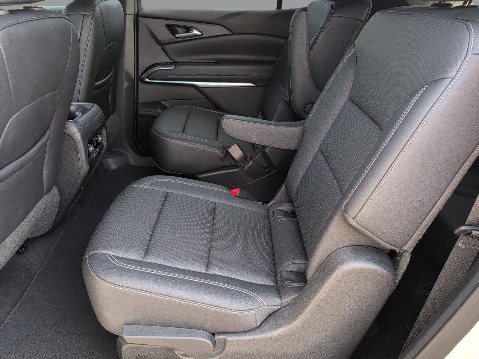 Used 2025 Summit White Chevrolet LT image 32