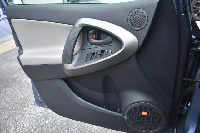 Used 2010 Blue Toyota Limited image 34