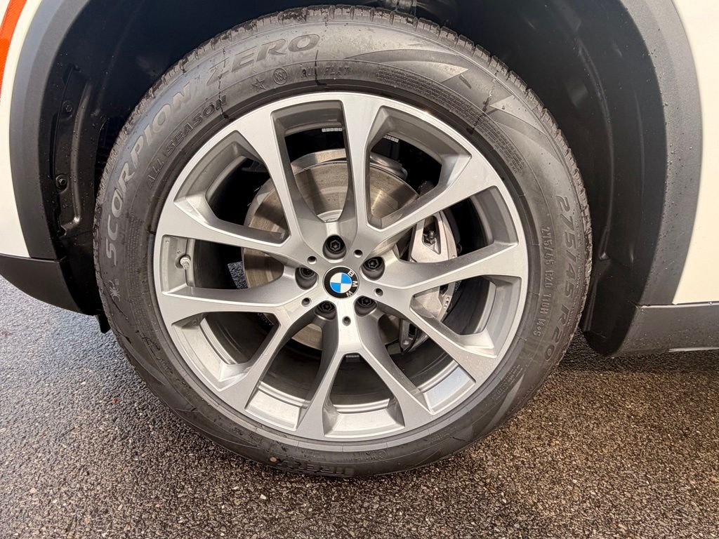 New 2026 Mineral White Metallic BMW xDrive40i image 5