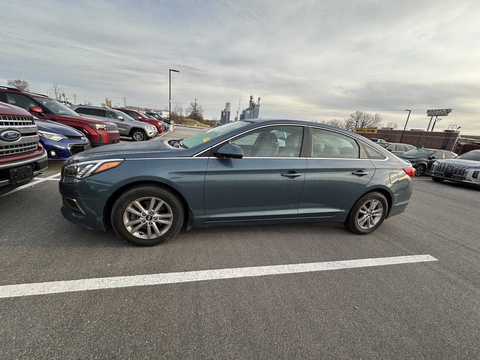 Used 2017 Hyundai Sonata SE with VIN 5NPE24AFXHH461649 for sale in Kansas City