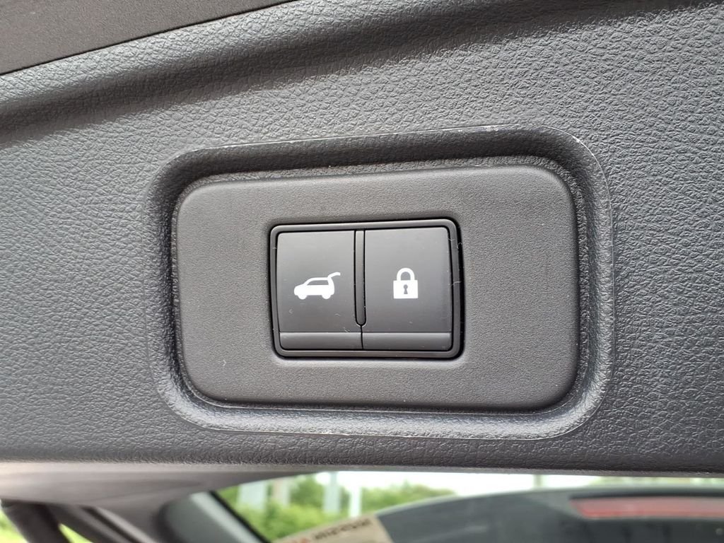 Used 2025 Gun Metallic Nissan SV v6 w/3rd row seating & remote start image 32