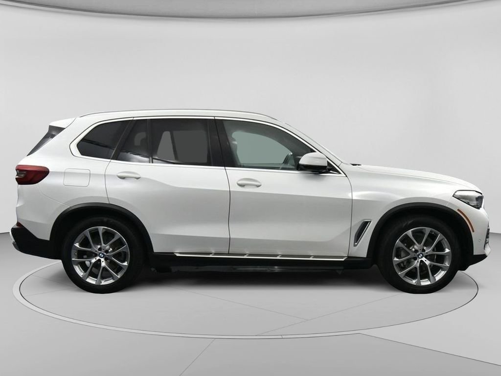 Used 2022 White Metallic BMW sDrive40i image 33