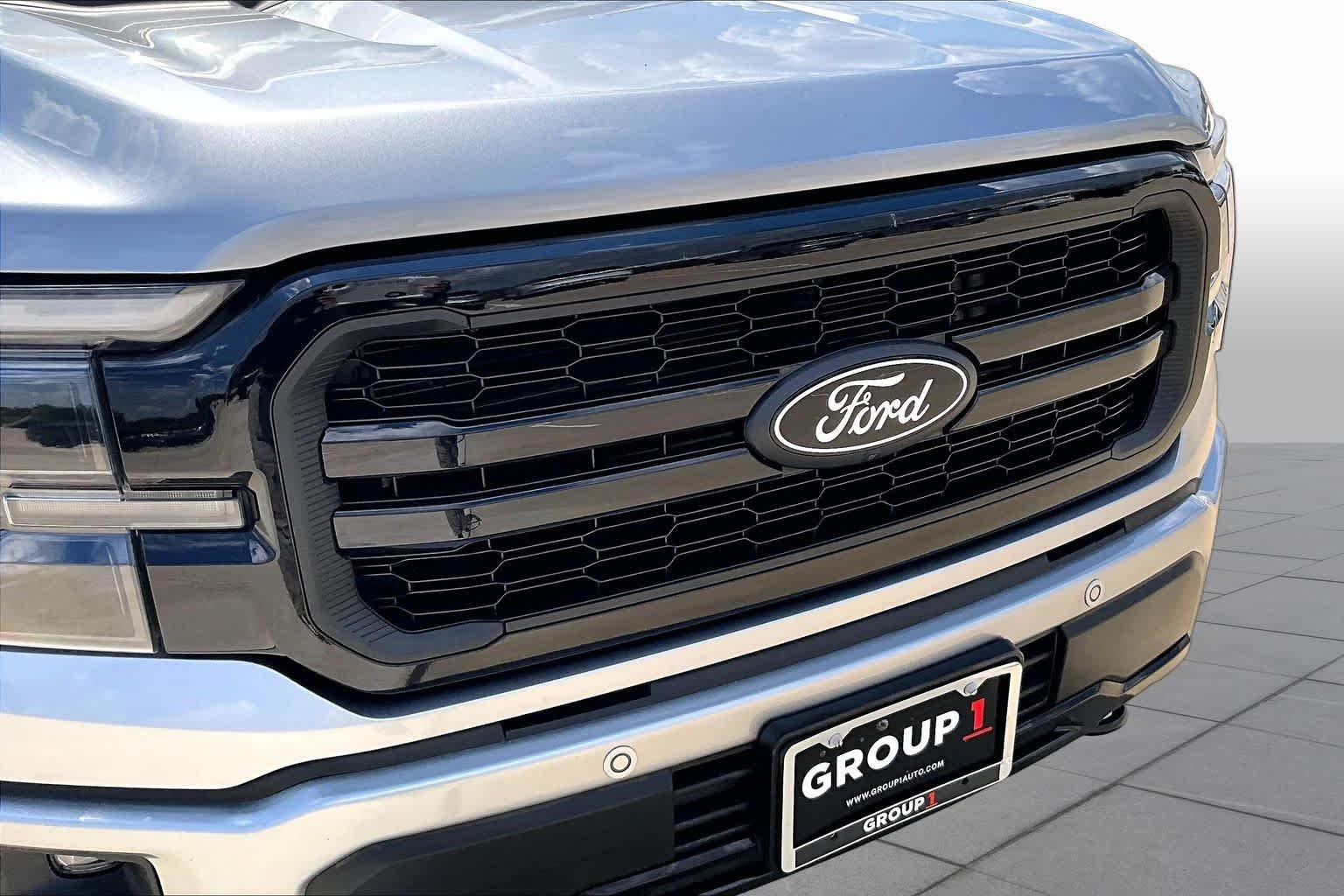 Used 2025 Iconic Silver Metallic Ford LARIAT image 30