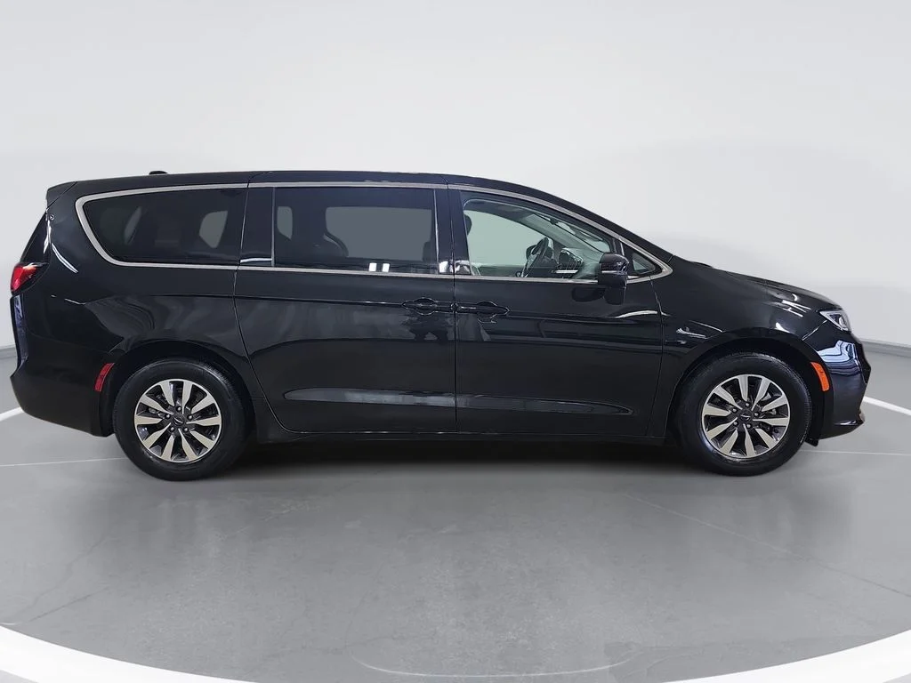 2023 Chrysler Pacifica Hybrid Touring L - Photo 2