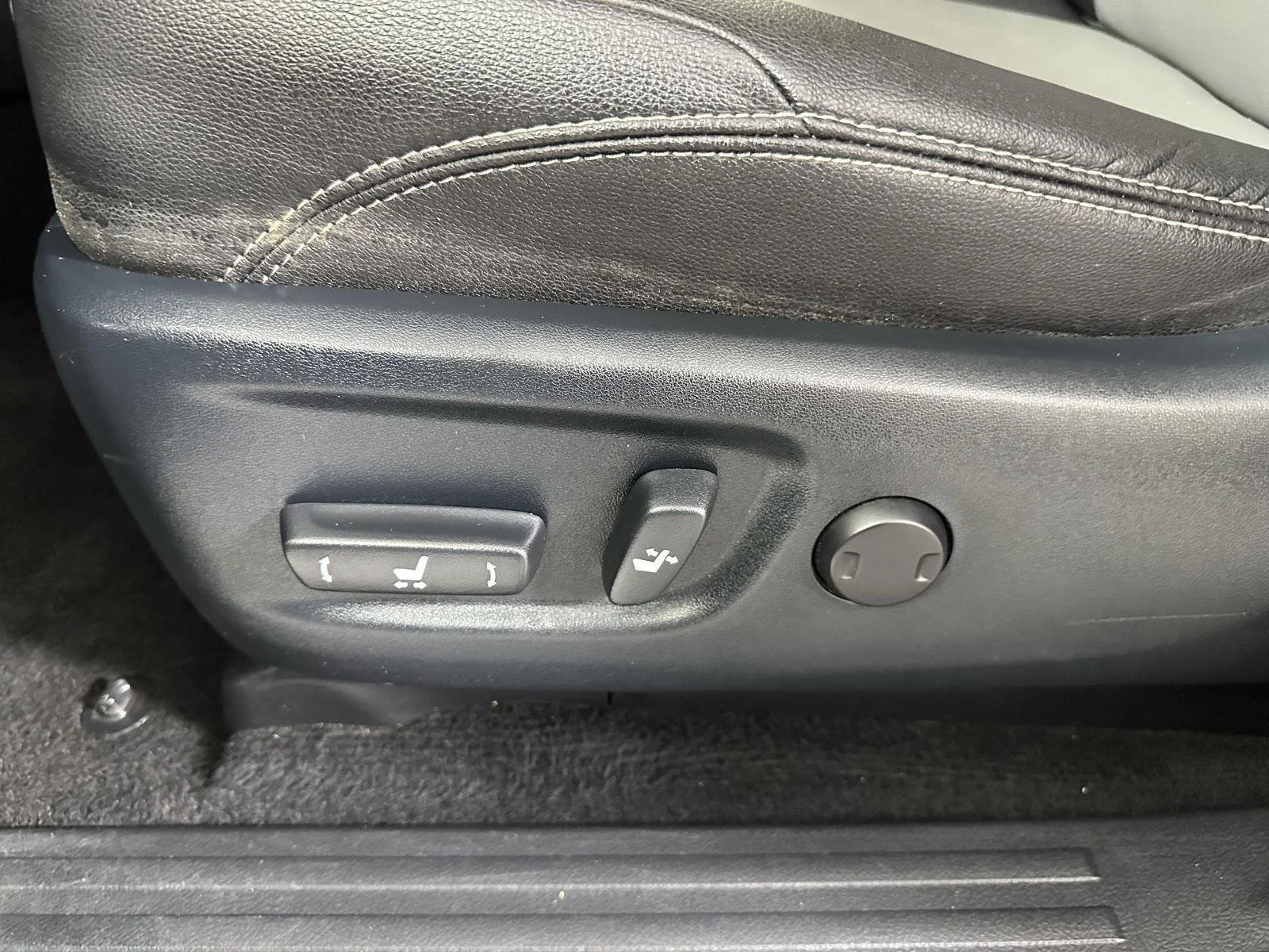 Used 2018 Midnight Black Metallic Toyota SR5 Premium image 20