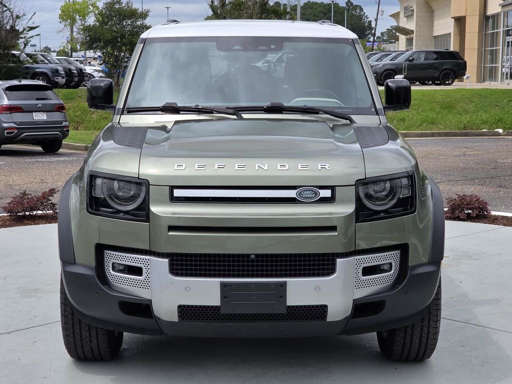 Used 2023 Green Land Rover SE image 2