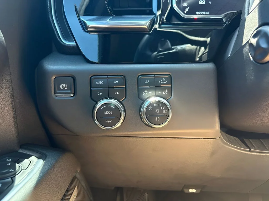 Used 2023 White GMC SLT image 25