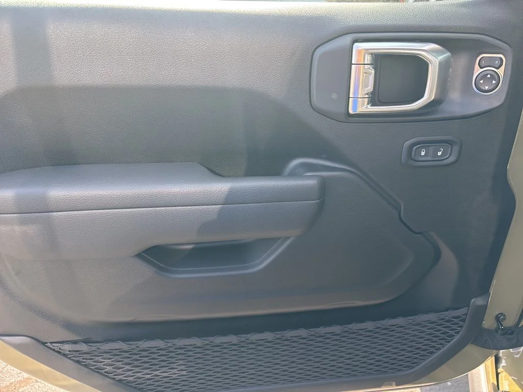2025 Jeep Wrangler 4-Door Willys - Photo 15