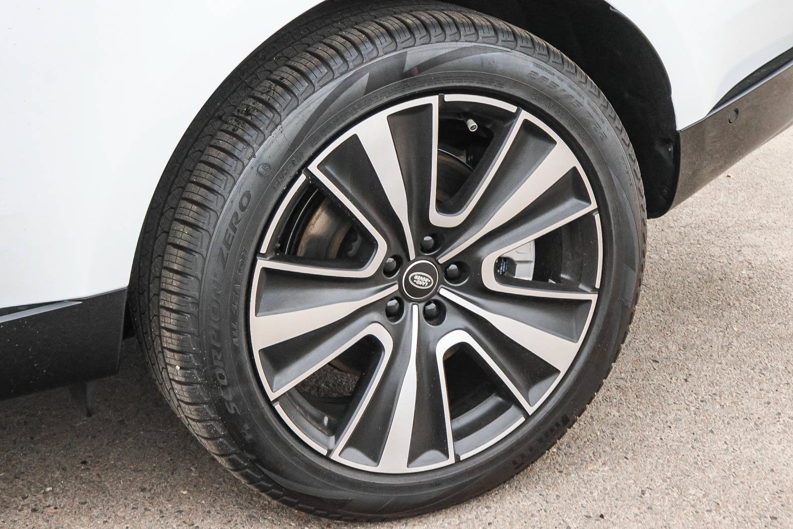 2025 Land Rover Range Rover SE - Photo 9
