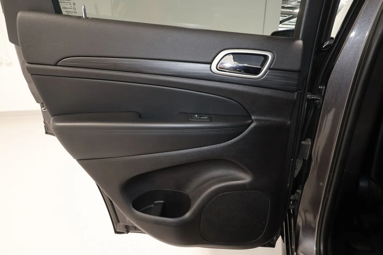 Used 2021 Gray Jeep Laredo X image 11