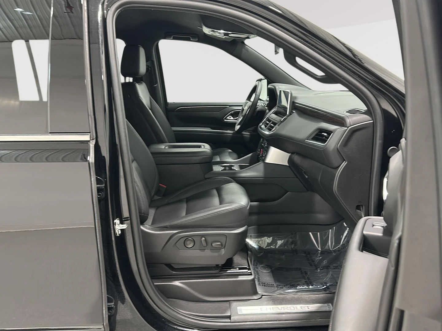 Used 2023 BLACK Chevrolet LT image 26