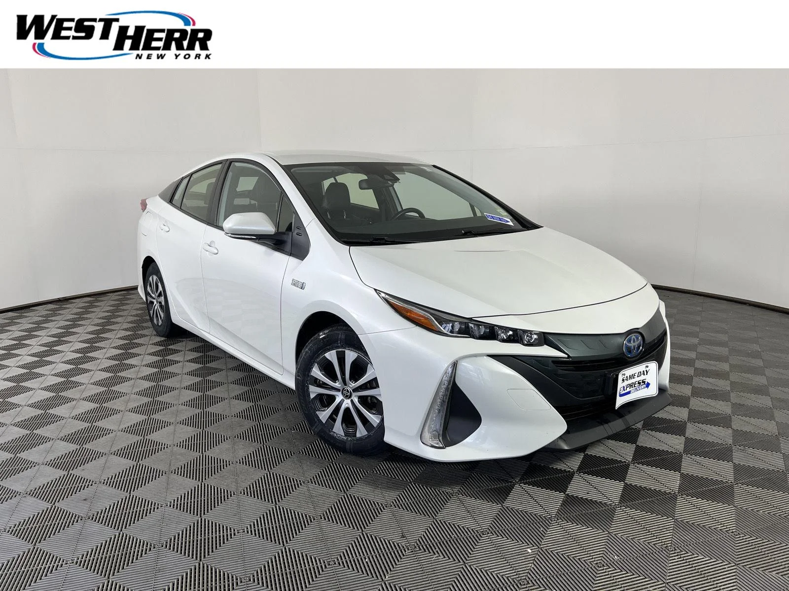 Used 2022 Wind Chill Pearl Toyota XLE image 1