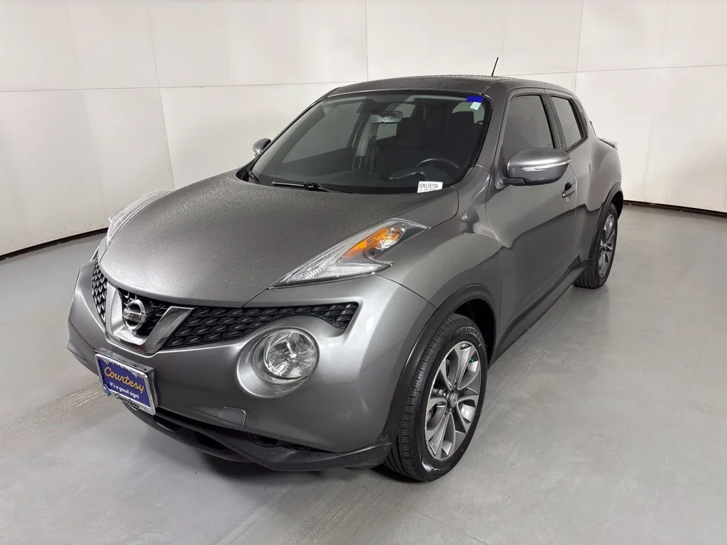 Used 2017 Gray Nissan SV image 4