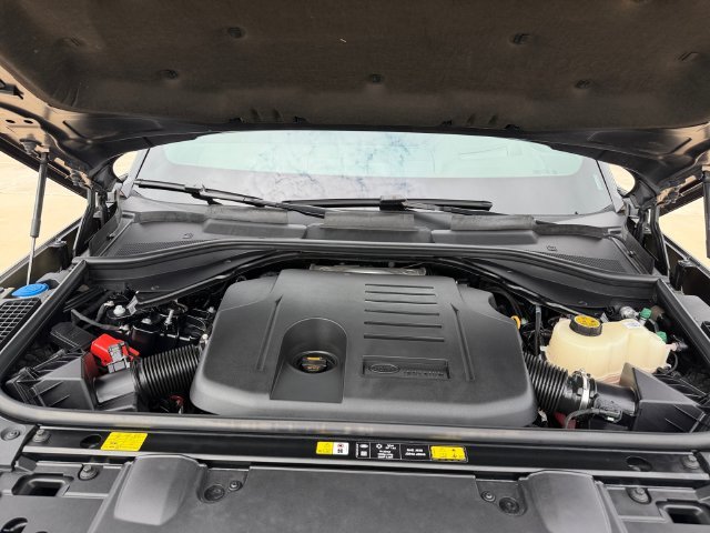 Used 2025 Black Land Rover SE image 20