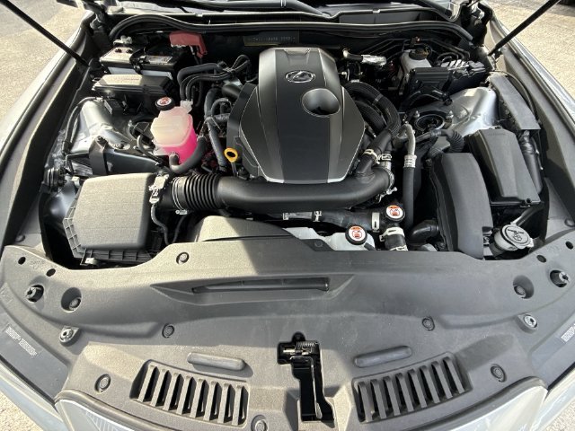 2025 Lexus IS 300 - Photo 27