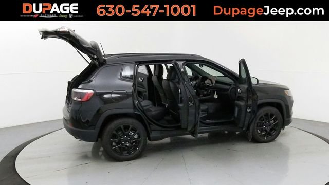 Used 2022 Black Jeep Latitude image 15