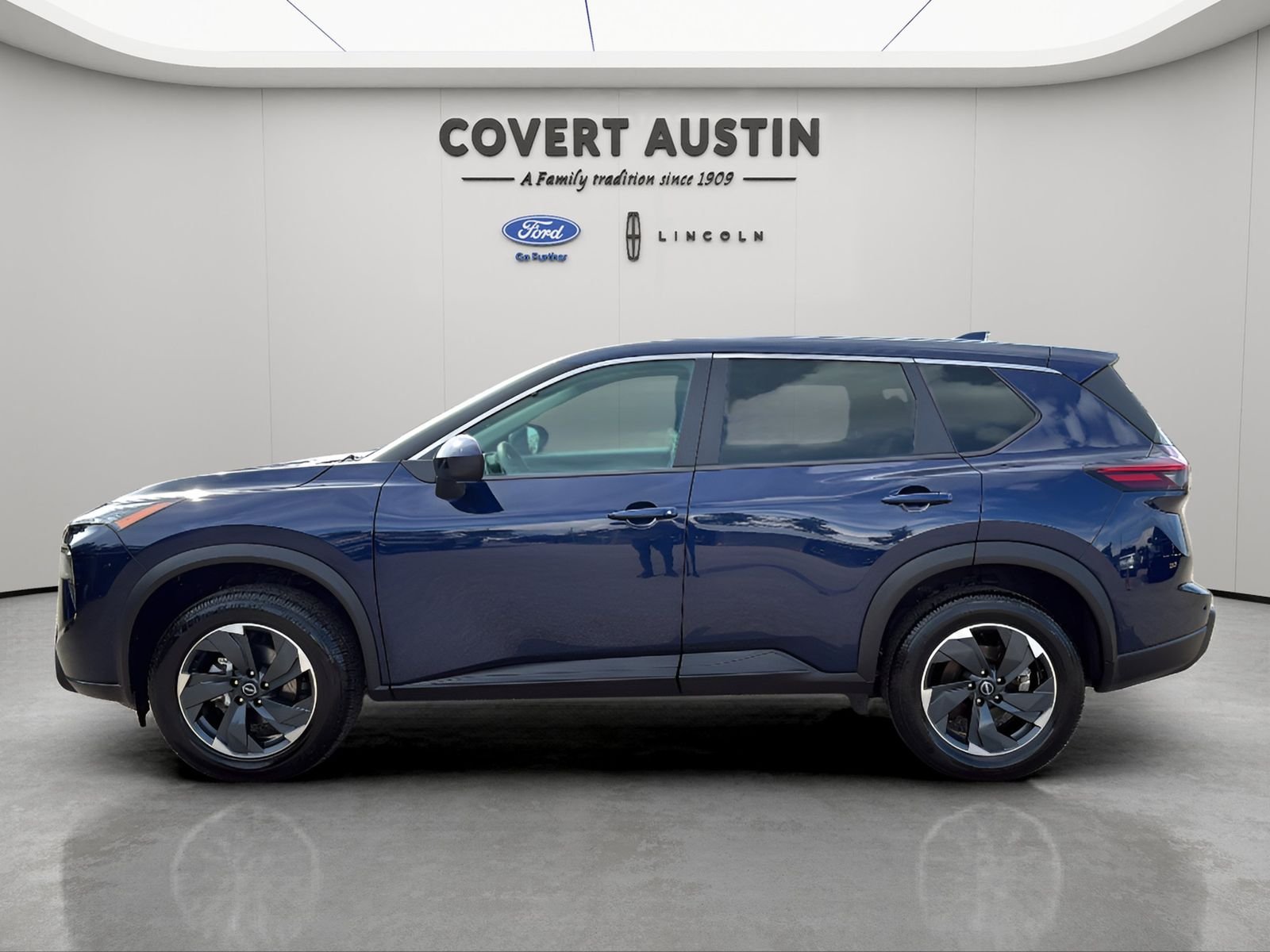 Used 2024 Blue Nissan SV image 2