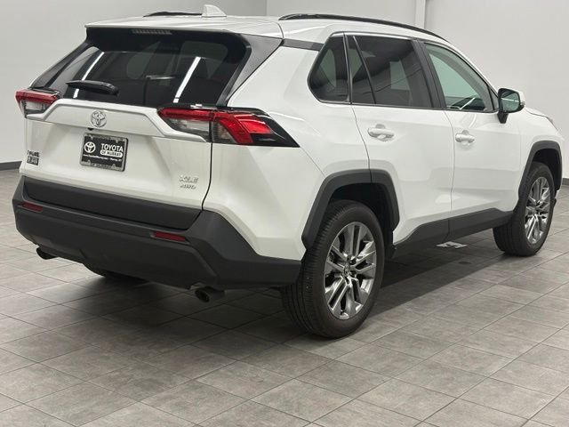 Used 2025 Beige Toyota XLE Premium image 2