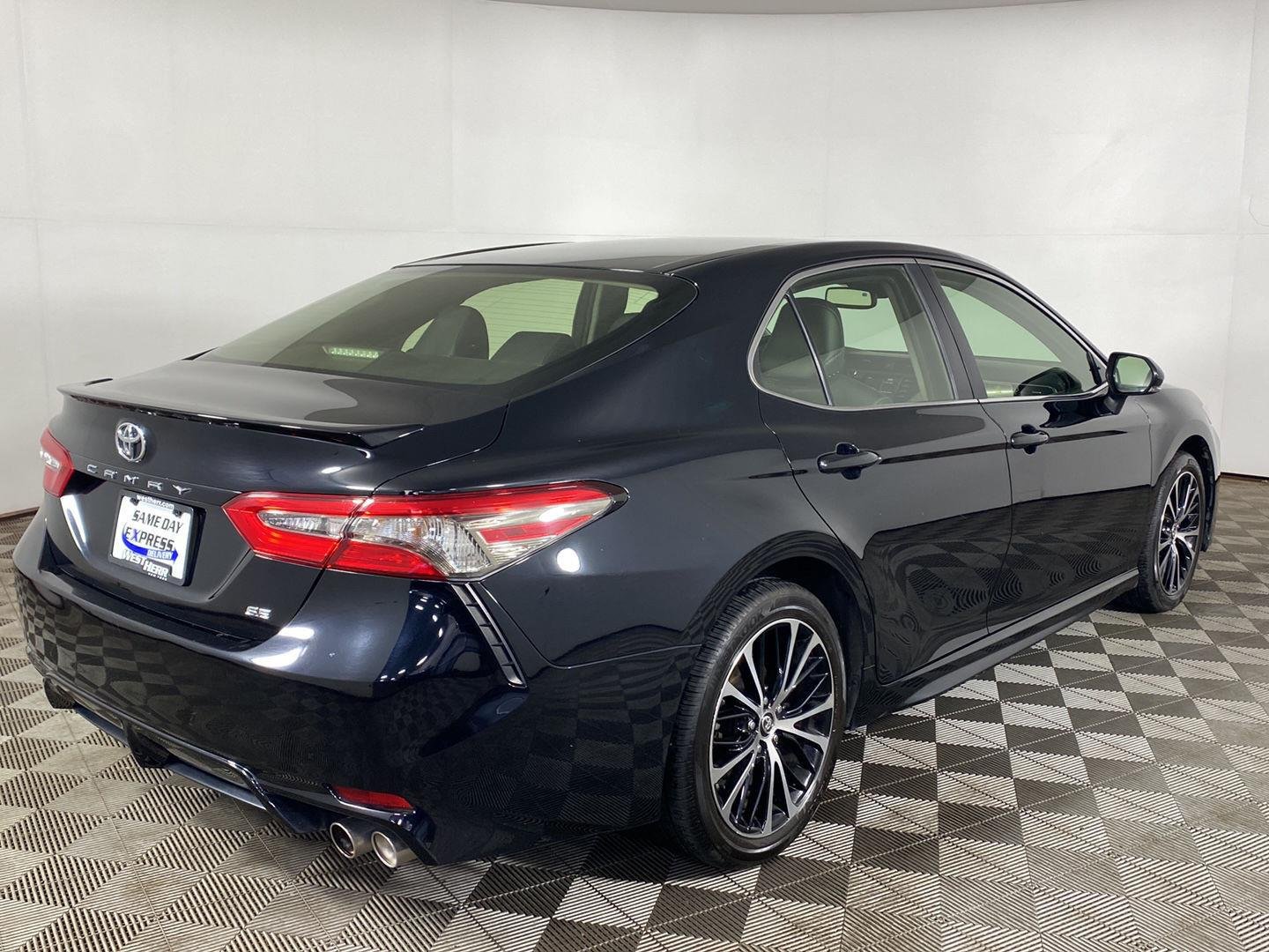 Used 2018 Midnight Black Metallic Toyota SE image 6