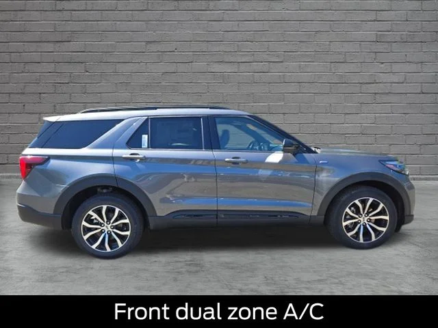 New 2026 Carbonized Gray Metallic Ford ST-Line image 8