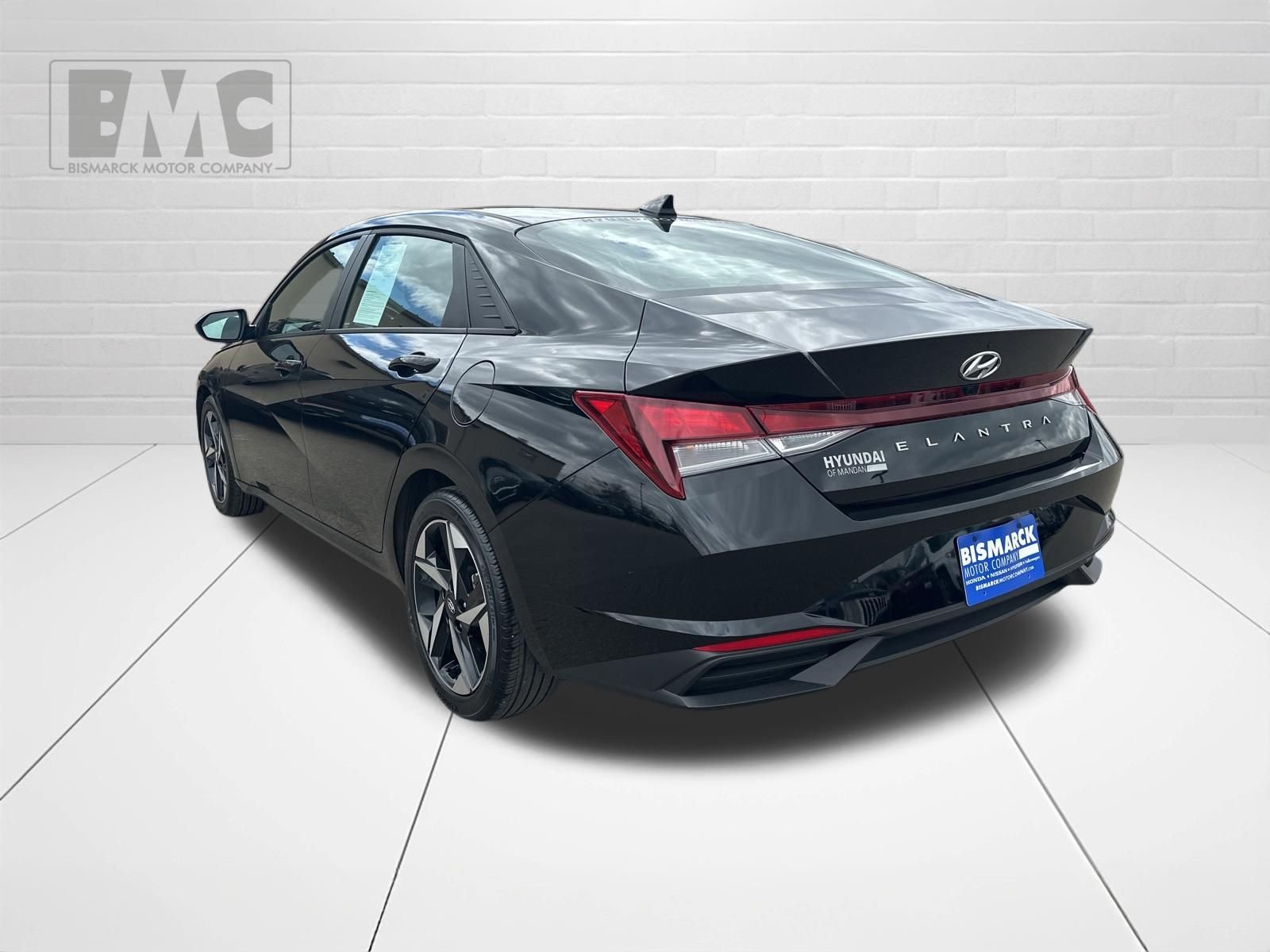Certified Used 2023 Black Hyundai SEL image 4