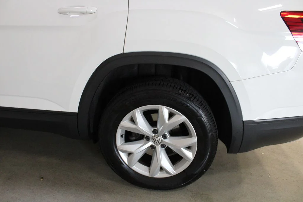 Used 2019 White Volkswagen 3.6L V6 SE image 28