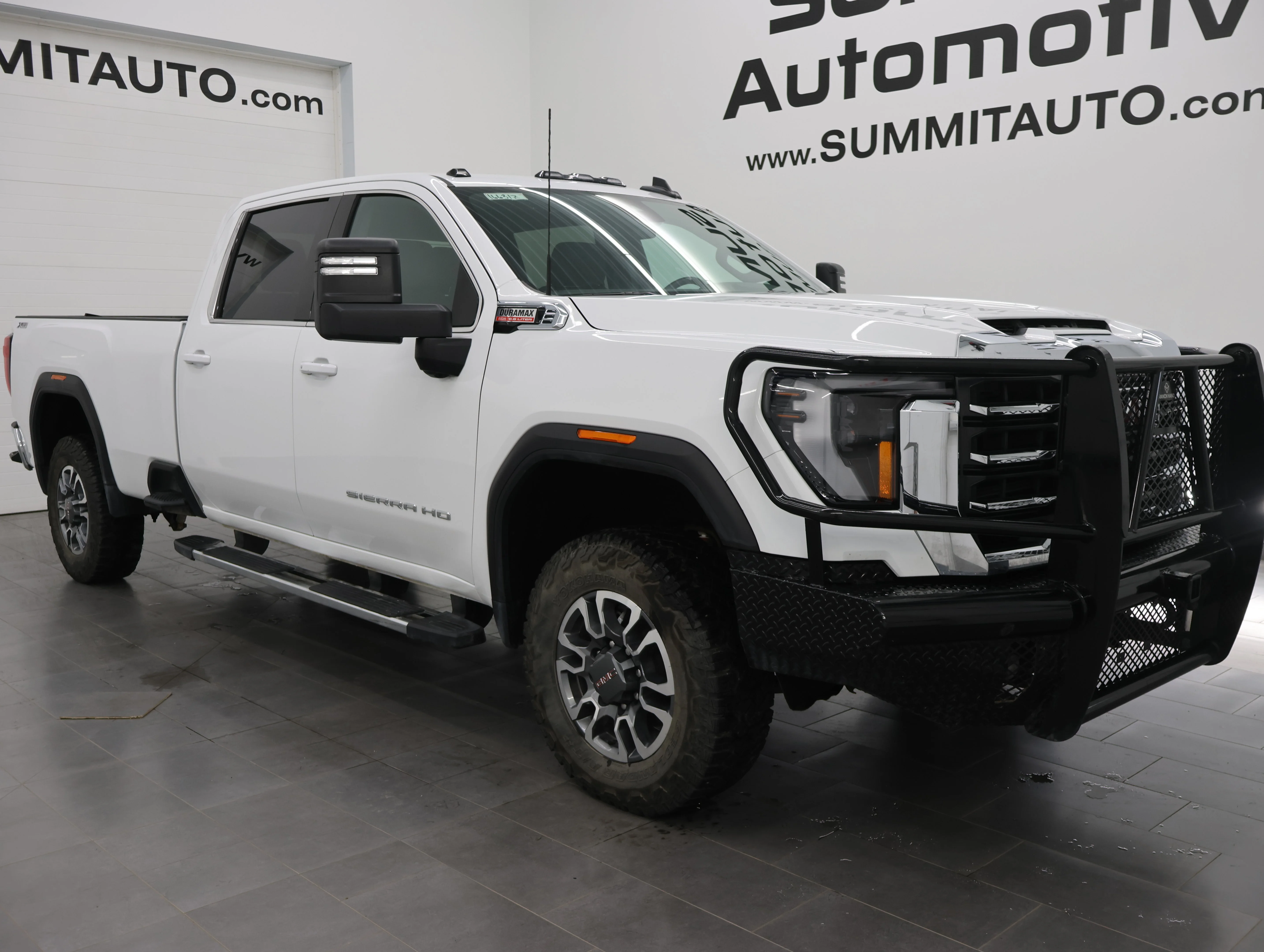 Used 2025 Summit White GMC SLE image 2