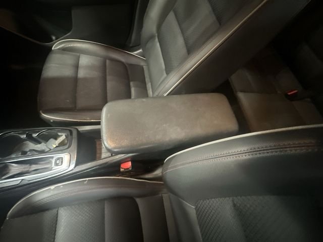 Used 2022 Summit White Chevrolet RS image 28