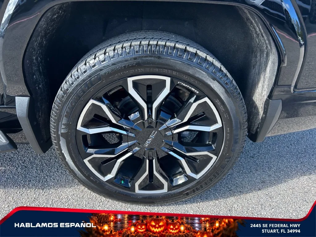 Used 2025 Onyx Black GMC Extended Range Denali image 9