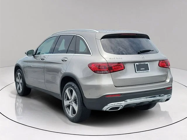 Used 2022 Silver Mercedes-Benz GLC 300 image 4