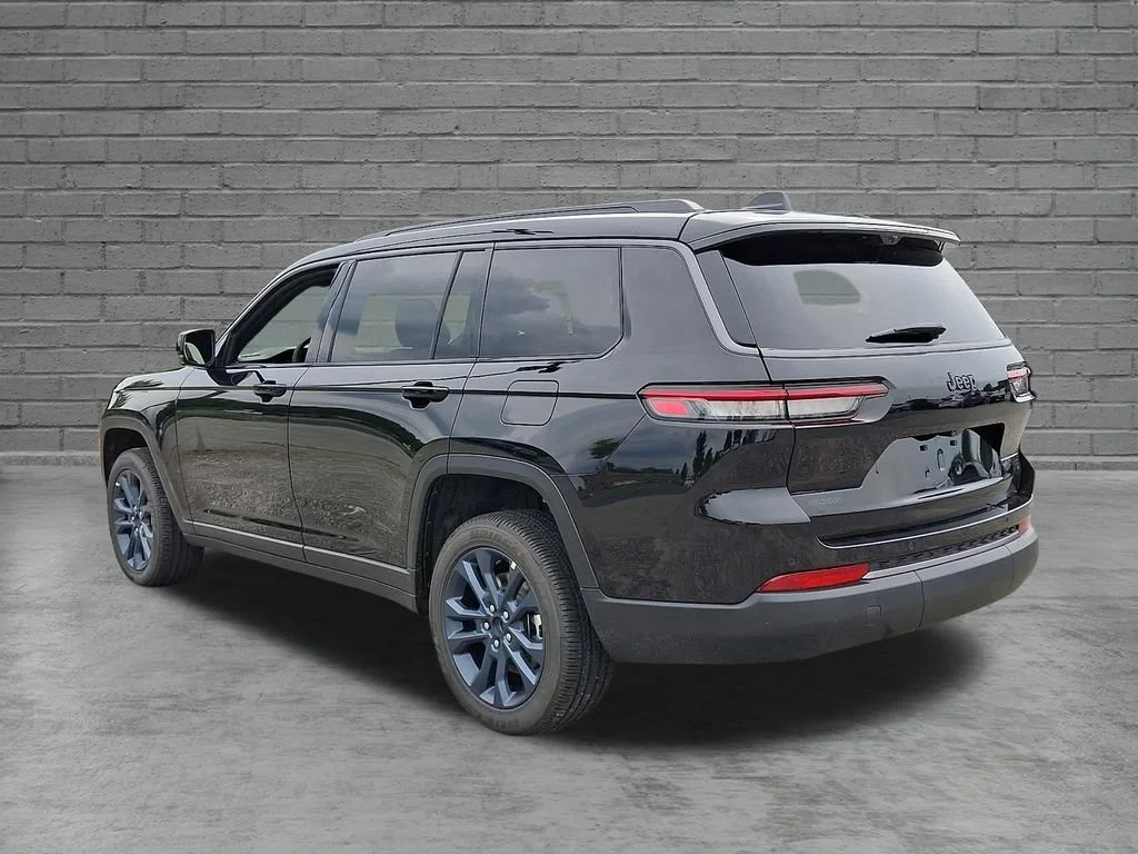 New 2026 Diamond Black Crystal Pearlcoat Jeep 85th Anniversary Edition image 6