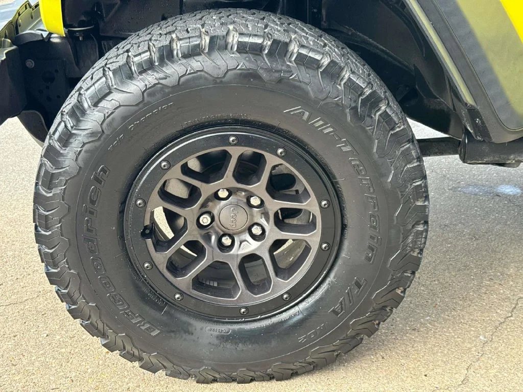 Used 2023 Yellow Jeep High Tide image 10