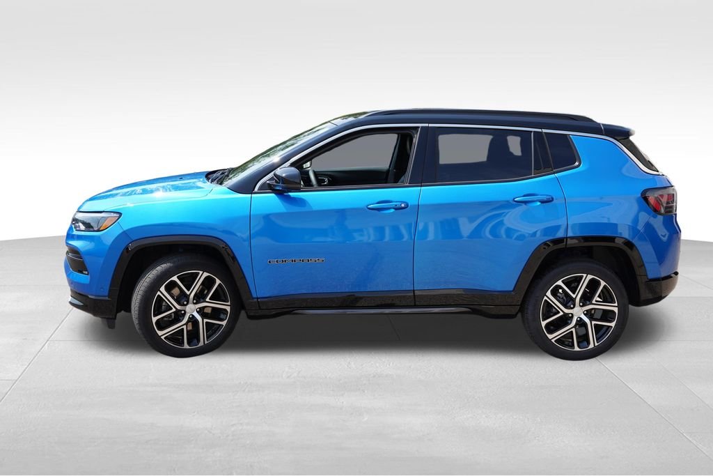 Certified Used 2024 Hydro Blue Pearlcoat Jeep Limited image 9