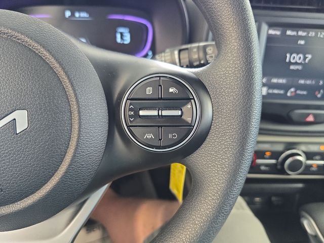 Used 2025  Kia LX image 18