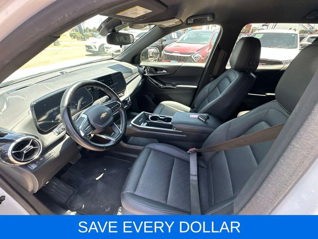 Used 2025 White Chevrolet LT image 10