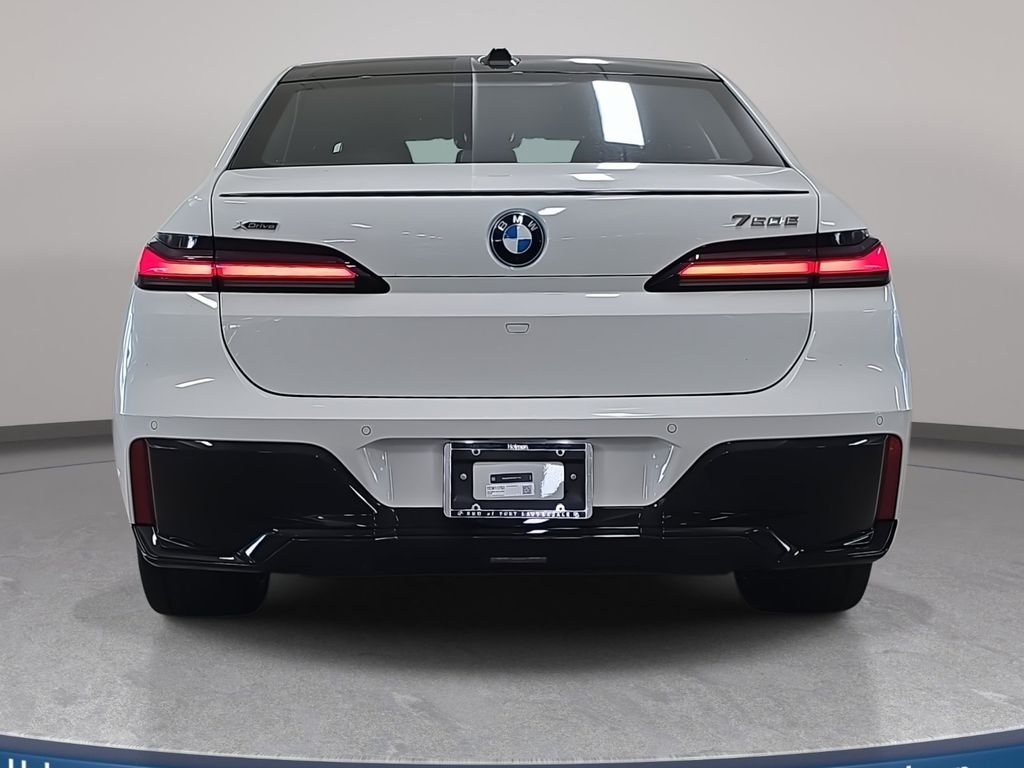 2026 BMW 7 Series 750e - Photo 6