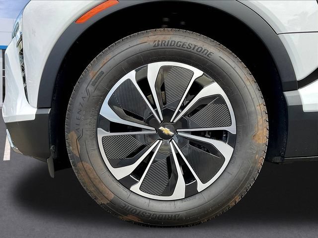 Used 2026 Summit White Chevrolet LT image 16