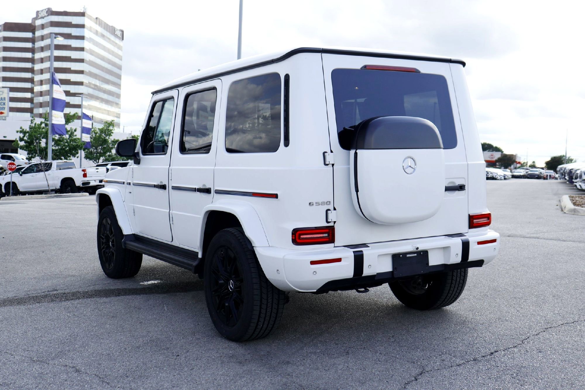 Used 2025 MANUFAKTUR Moonlight White Magno Mercedes-Benz G 580e image 6