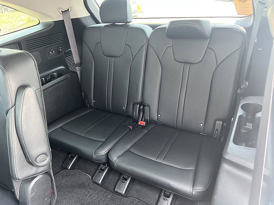 Used 2022 Snow White Pearl Kia EX image 30