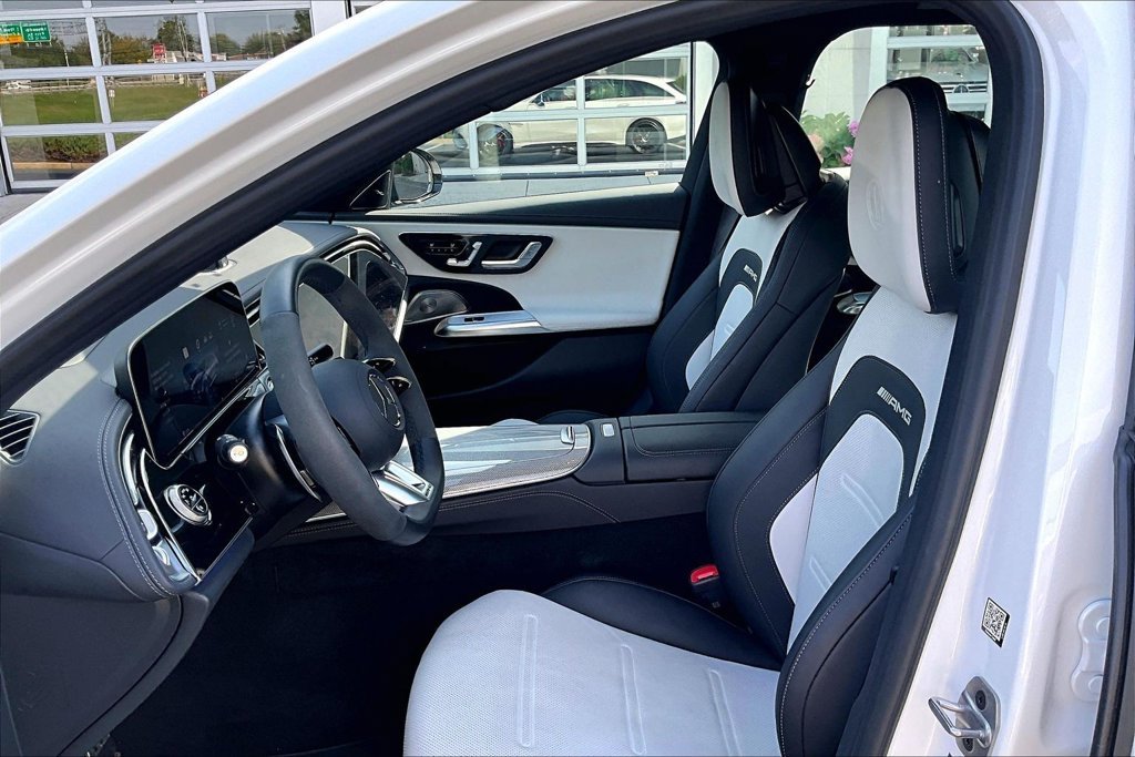 New 2026 MANUFAKTUR Moonlight White Metallic Mercedes-Benz E 53 AMG® image 9